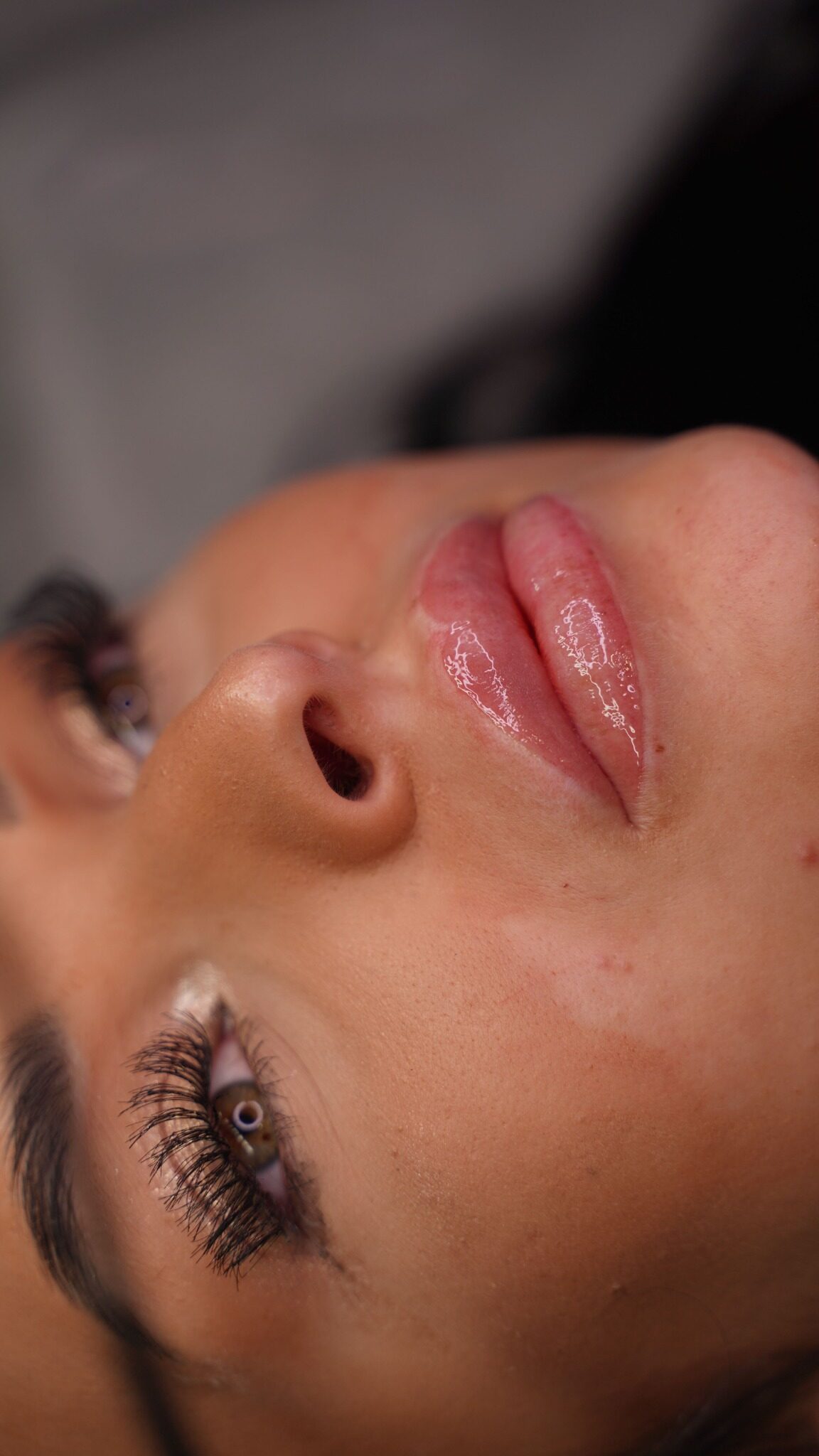 Lippen mit betonter Farbe – PMU-Arbeitsbeispiel von Paulina Formella.